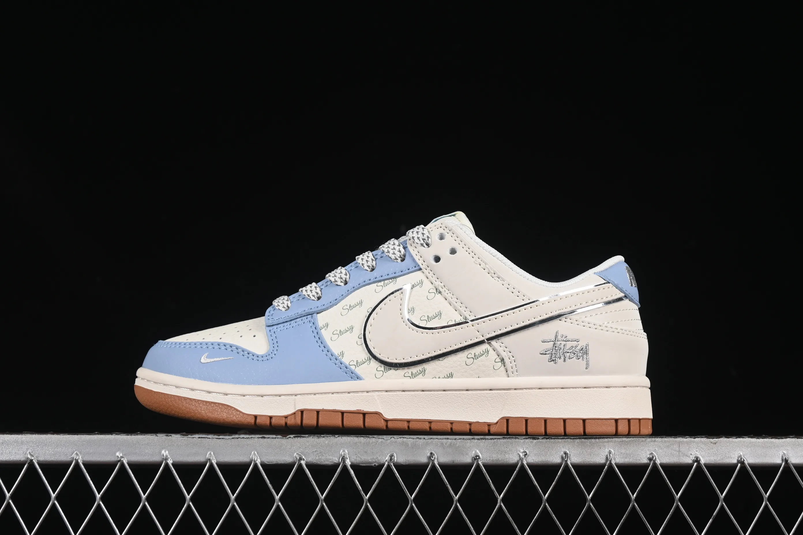 All categories Nk SB Dunk Series Nk SB Dunk Low High-end customized low-top sneakers Nike SB Dunk Low Stusi co-branded white and blue raw rubber Anniversary high-end customized low-top casual sneakers ZH2598-246